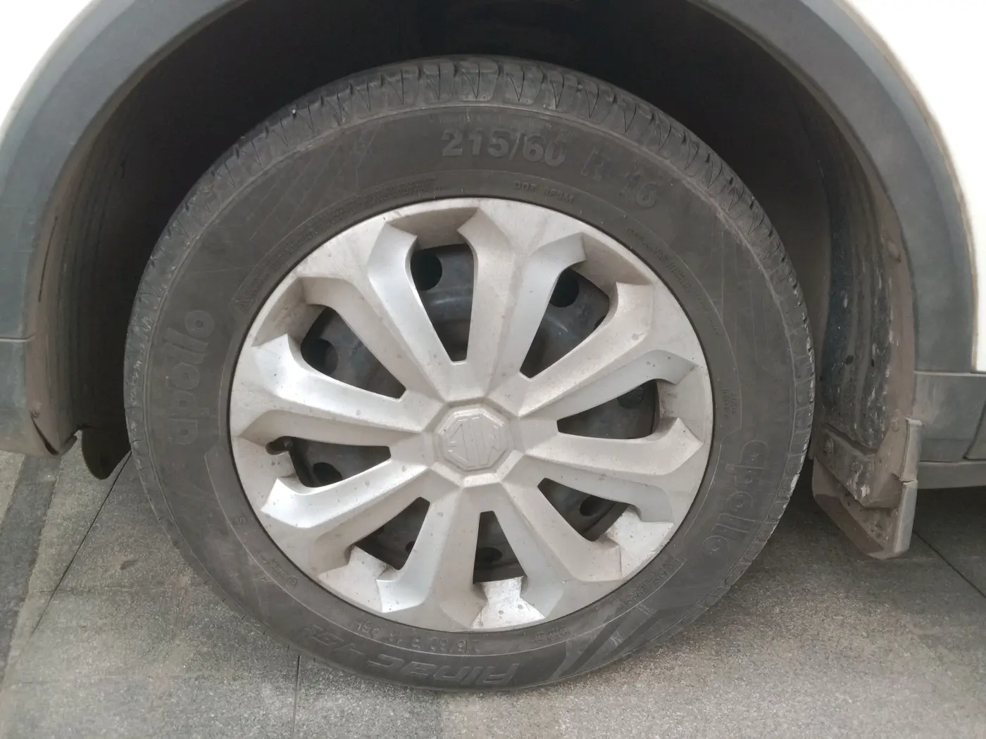 2022 MG ASTOR STYLE EX 1.5 MT, Petrol, Manual, 24,018 km, tyre