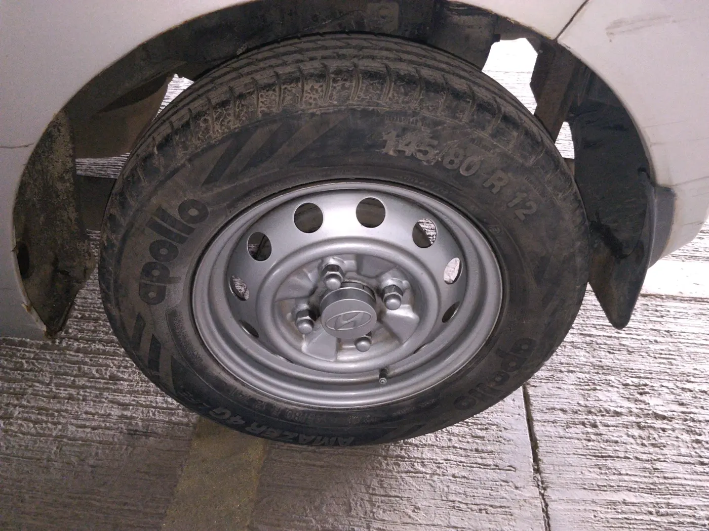 2012 Hyundai Eon ERA, Petrol, Manual, 80,069 km, tyre