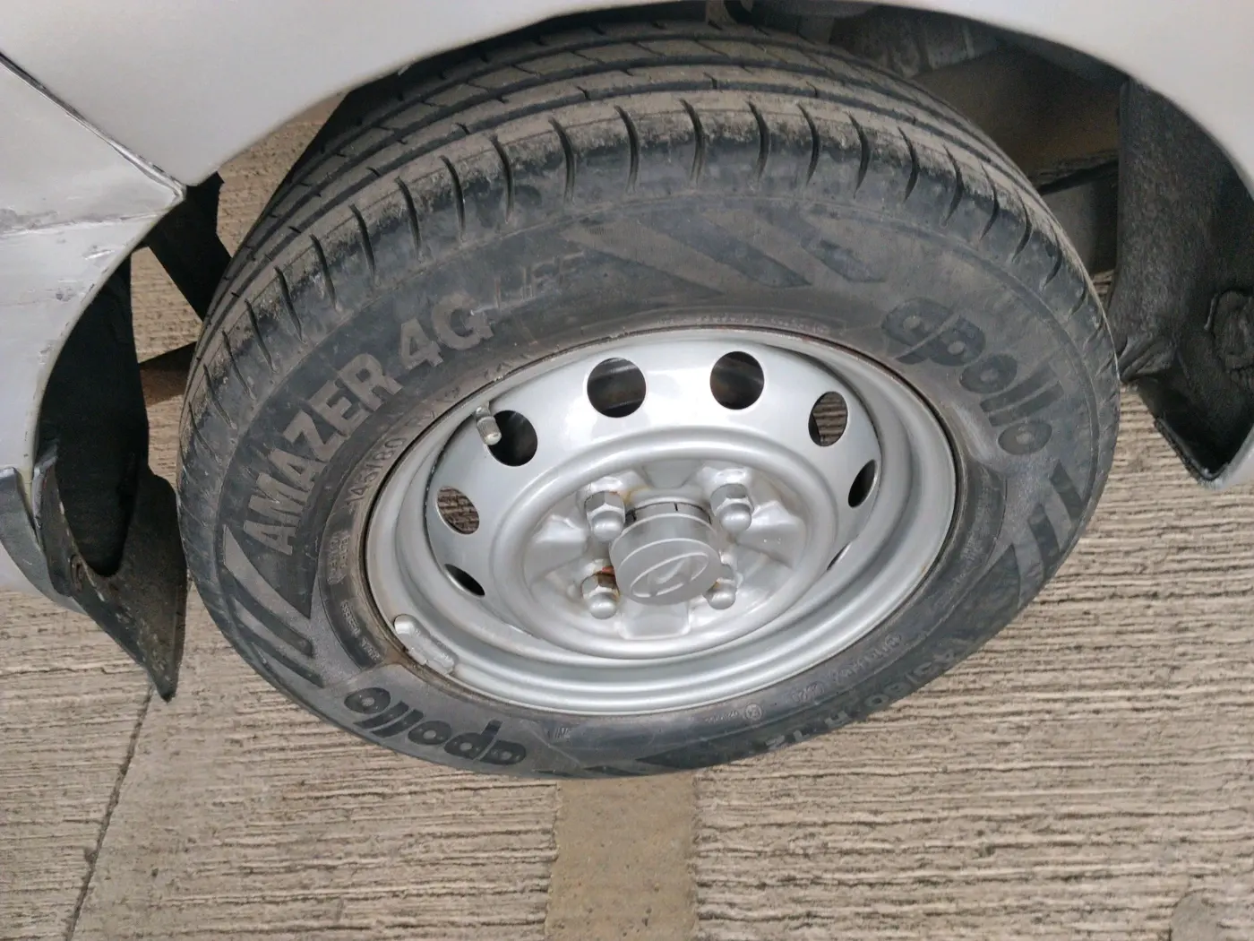 2012 Hyundai Eon ERA, Petrol, Manual, 80,069 km, tyre