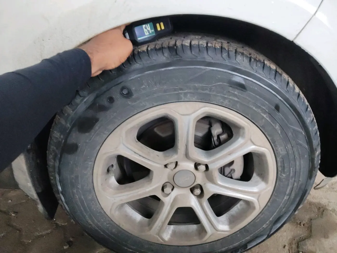 2018 Ford Ecosport TITANIUM + 1.5L DIESEL, Diesel, Manual, 2,39,950 km, tyre