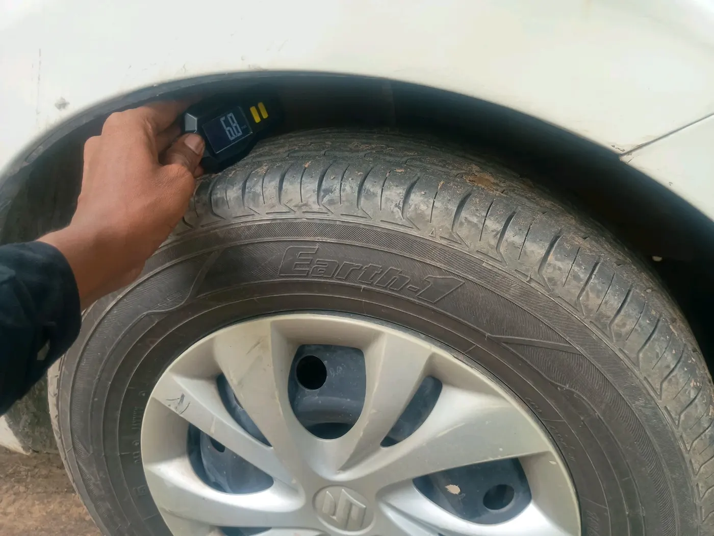 2018 Maruti Swift VXI AMT, Petrol, Automatic, 29,716 km, tyre