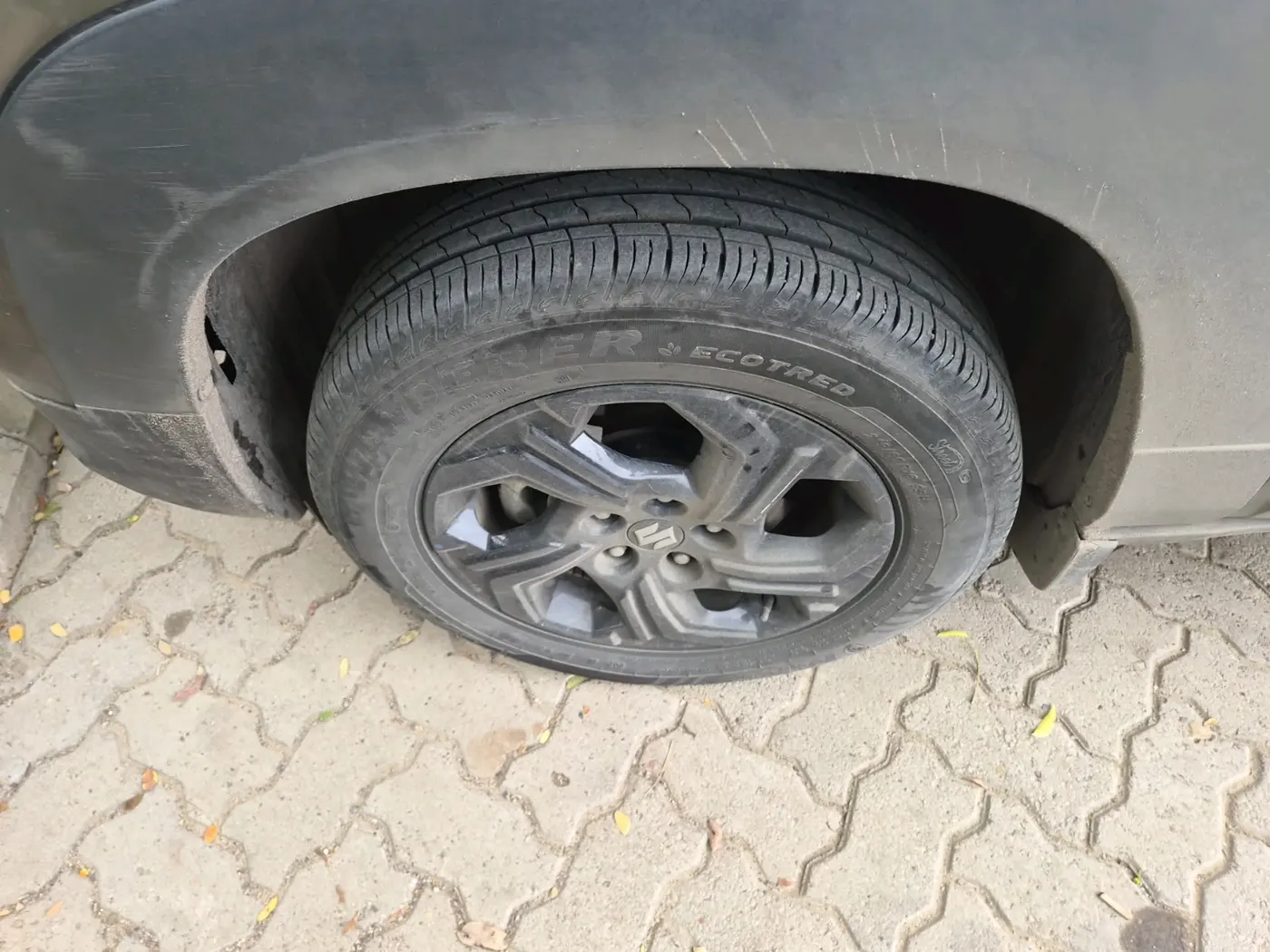 2023 Maruti BREZZA ZXI AT SMART HYBRID, Petrol, Automatic, 33,277 km, tyre
