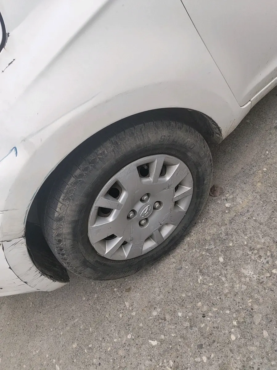 2013 Hyundai i20 MAGNA 1.2, Petrol, Manual, 1,17,335 km, tyre
