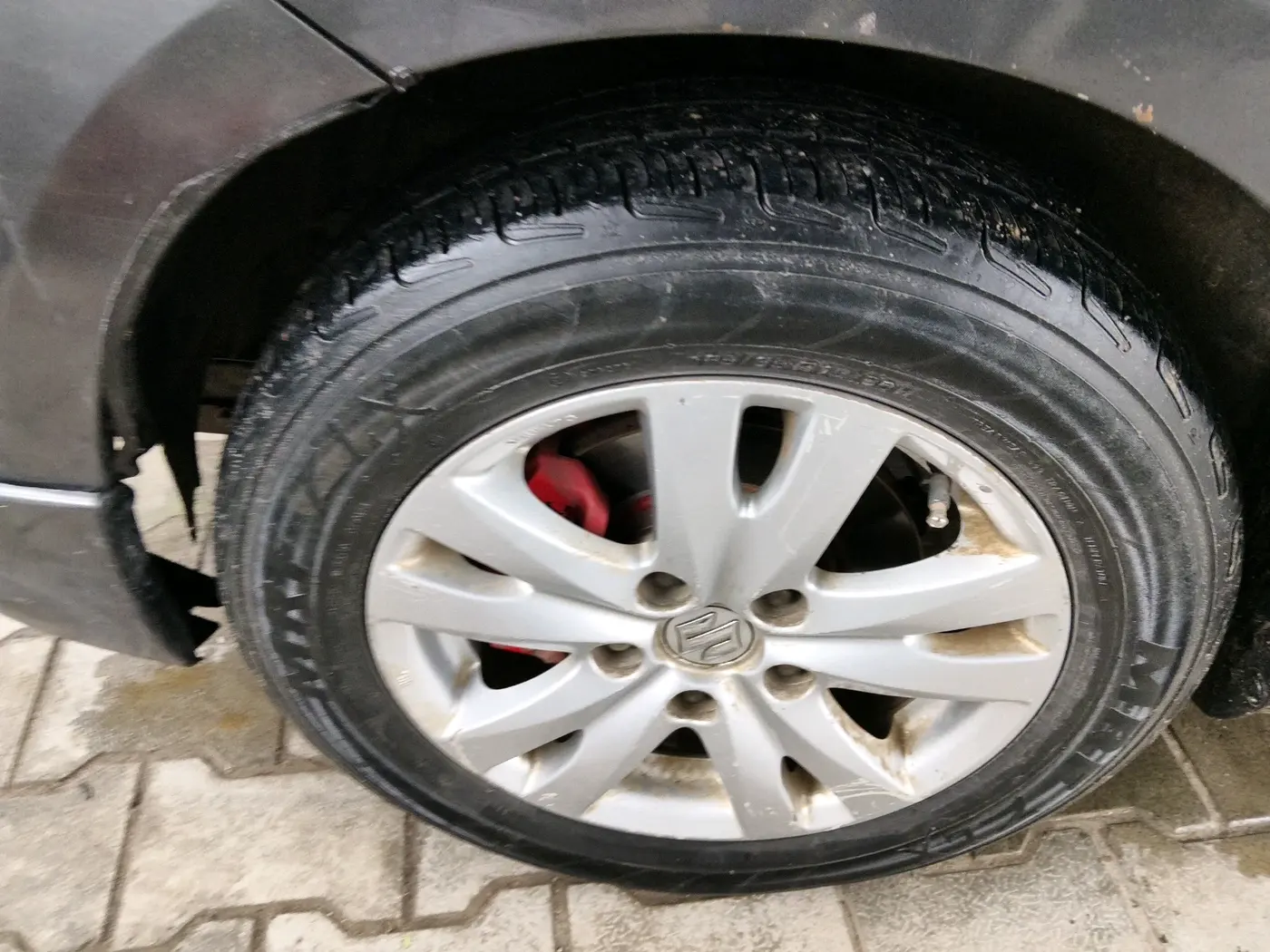 2016 Maruti Ertiga ZDI SHVS, Diesel, Manual, 1,06,329 km, tyre