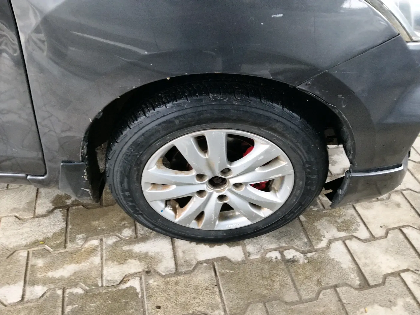 2016 Maruti Ertiga ZDI SHVS, Diesel, Manual, 1,06,329 km, tyre