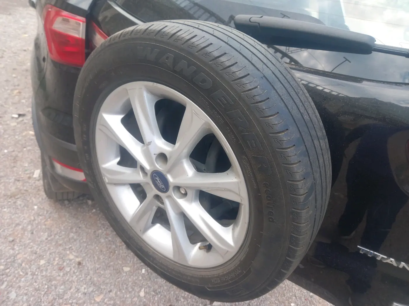 2020 Ford Ecosport TITANIUM 1.5L DIESEL, Diesel, Manual, 1,19,768 km, tyre