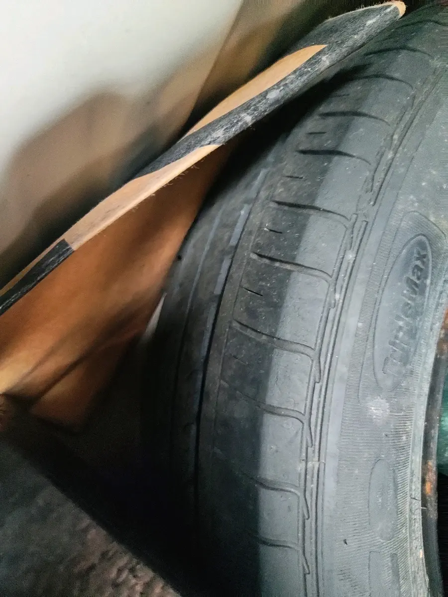 2014 Maruti Ciaz VXI, Petrol, Manual, 1,04,380 km, tyre