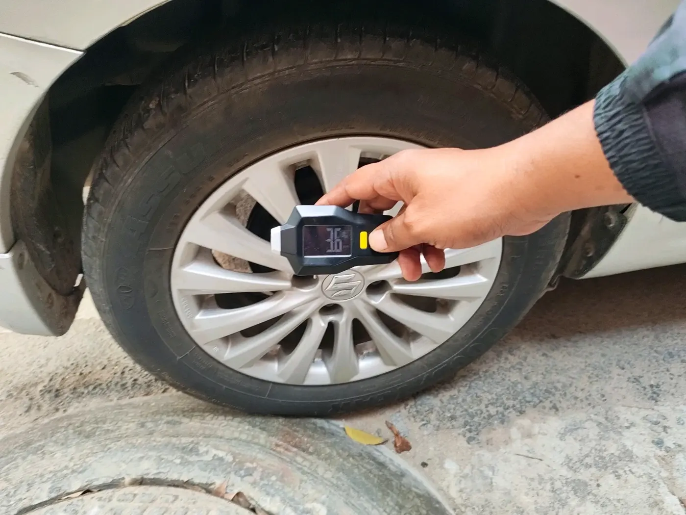 2014 Maruti Ciaz VXI, Petrol, Manual, 1,04,380 km, tyre