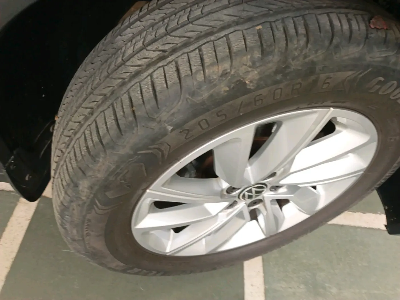 2022 Volkswagen TAIGUN HIGHLINE 1.0 TSI AT, Petrol, Automatic, 13,626 km, tyre