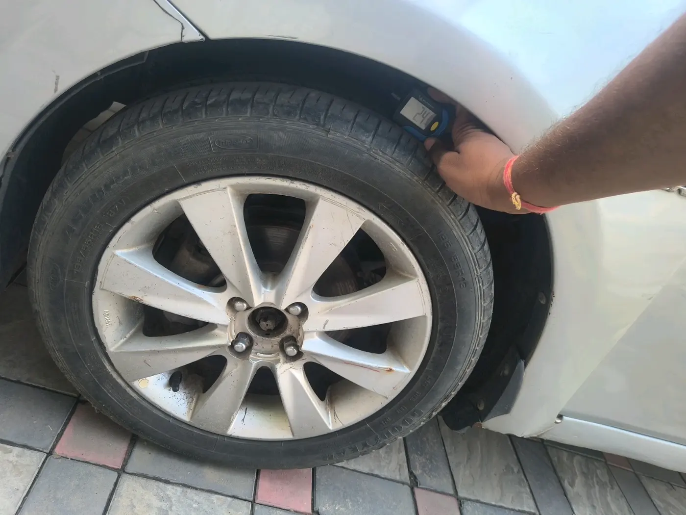2013 Hyundai Verna FLUIDIC 1.6 CRDI SX, Diesel, Manual, 1,32,660 km, tyre