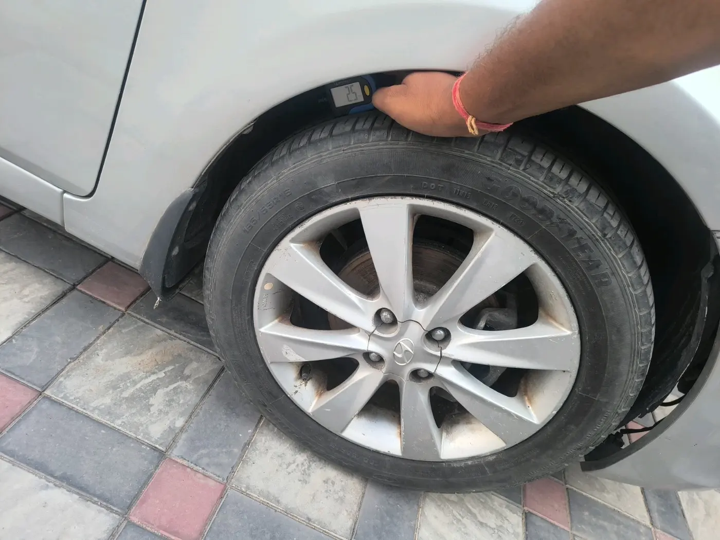 2013 Hyundai Verna FLUIDIC 1.6 CRDI SX, Diesel, Manual, 1,32,660 km, tyre