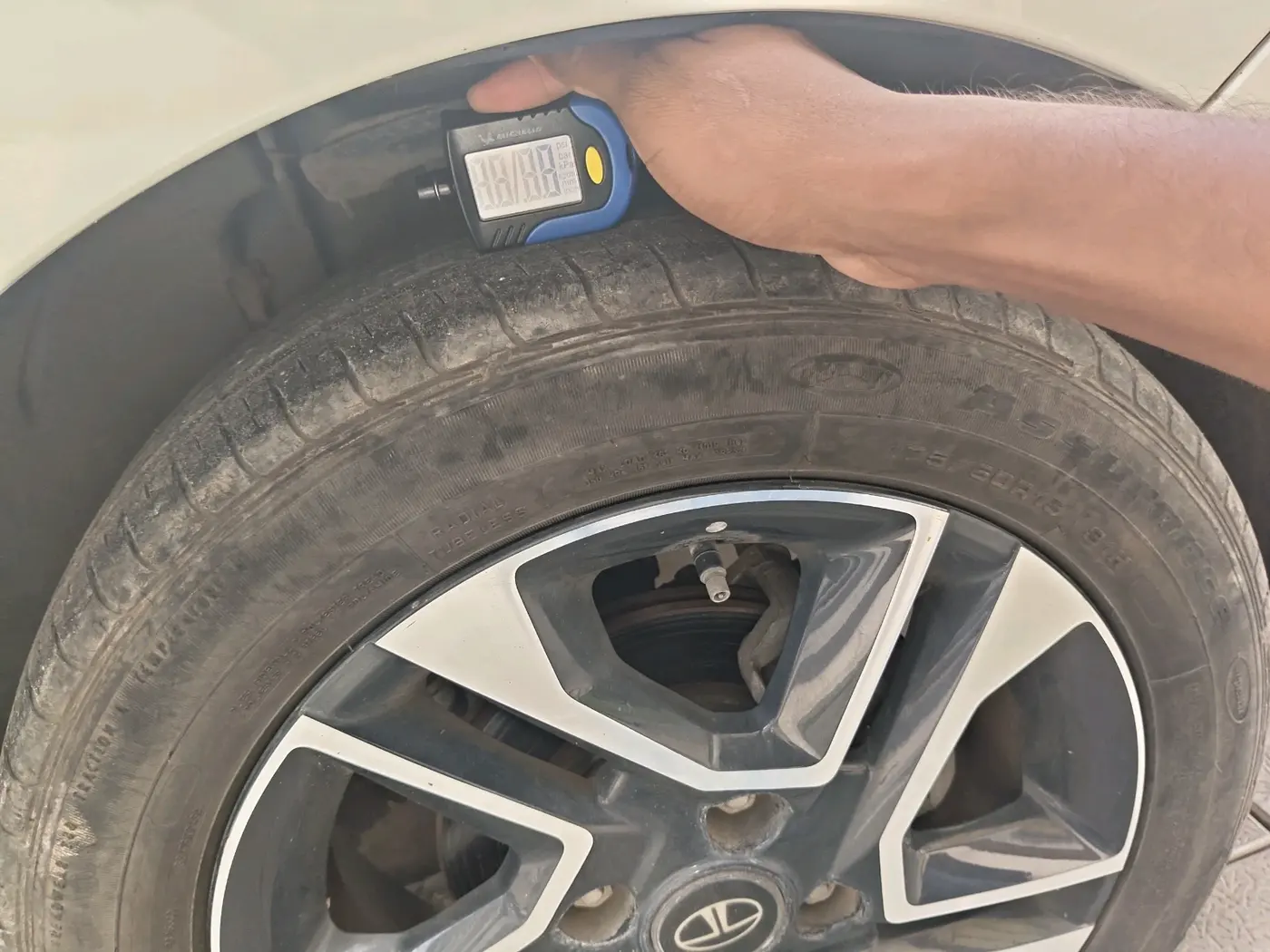 2023 Tata Tiago XZA PLUS PETROL, Petrol, Automatic, 15,978 km, tyre