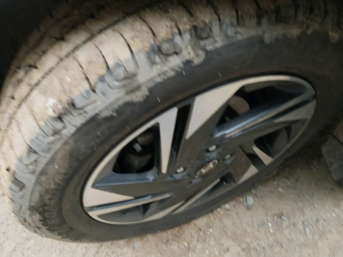 2023 Hyundai NEW I20 ASTA (O) 1.2 MT, Petrol, Manual, 43,961 km, tyre