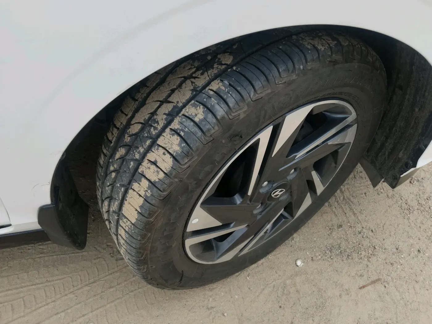 2023 Hyundai NEW I20 ASTA (O) 1.2 MT, Petrol, Manual, 43,961 km, tyre