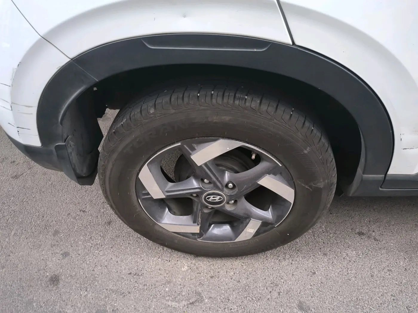 2021 Hyundai VENUE SX 1.5 (O) EXECUTIVE CRDI, Diesel, Manual, 1,05,126 km, tyre