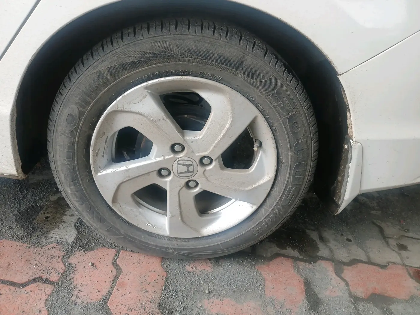 2015 Honda City 1.5L I-VTEC V MT, CNG, Manual, 1,43,719 km, tyre