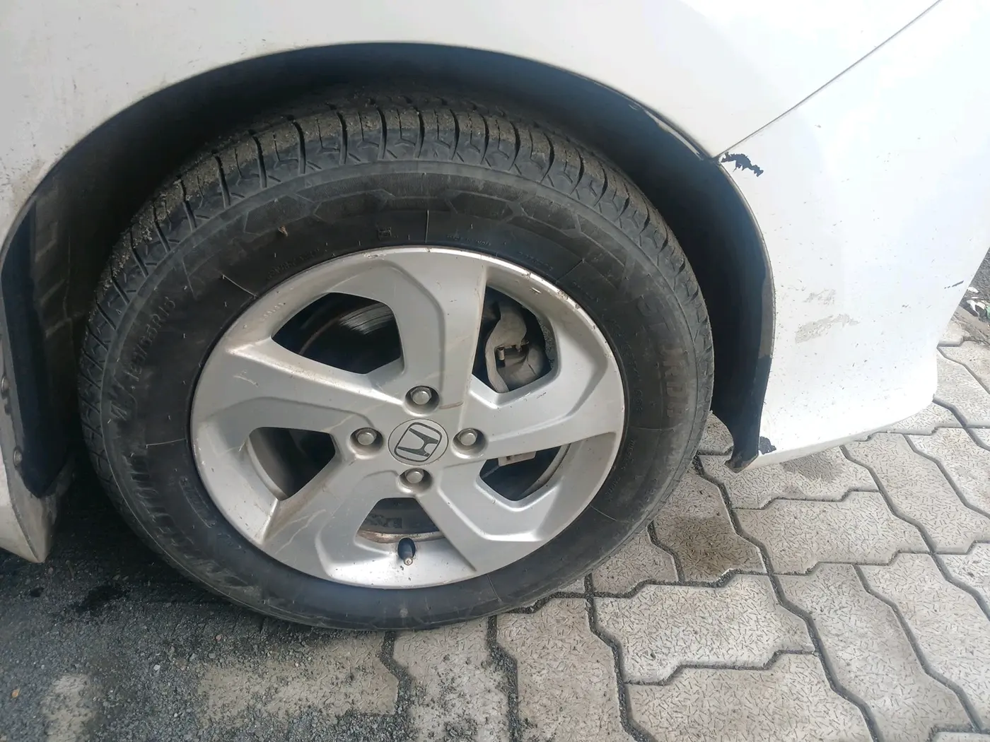 2015 Honda City 1.5L I-VTEC V MT, CNG, Manual, 1,43,719 km, tyre