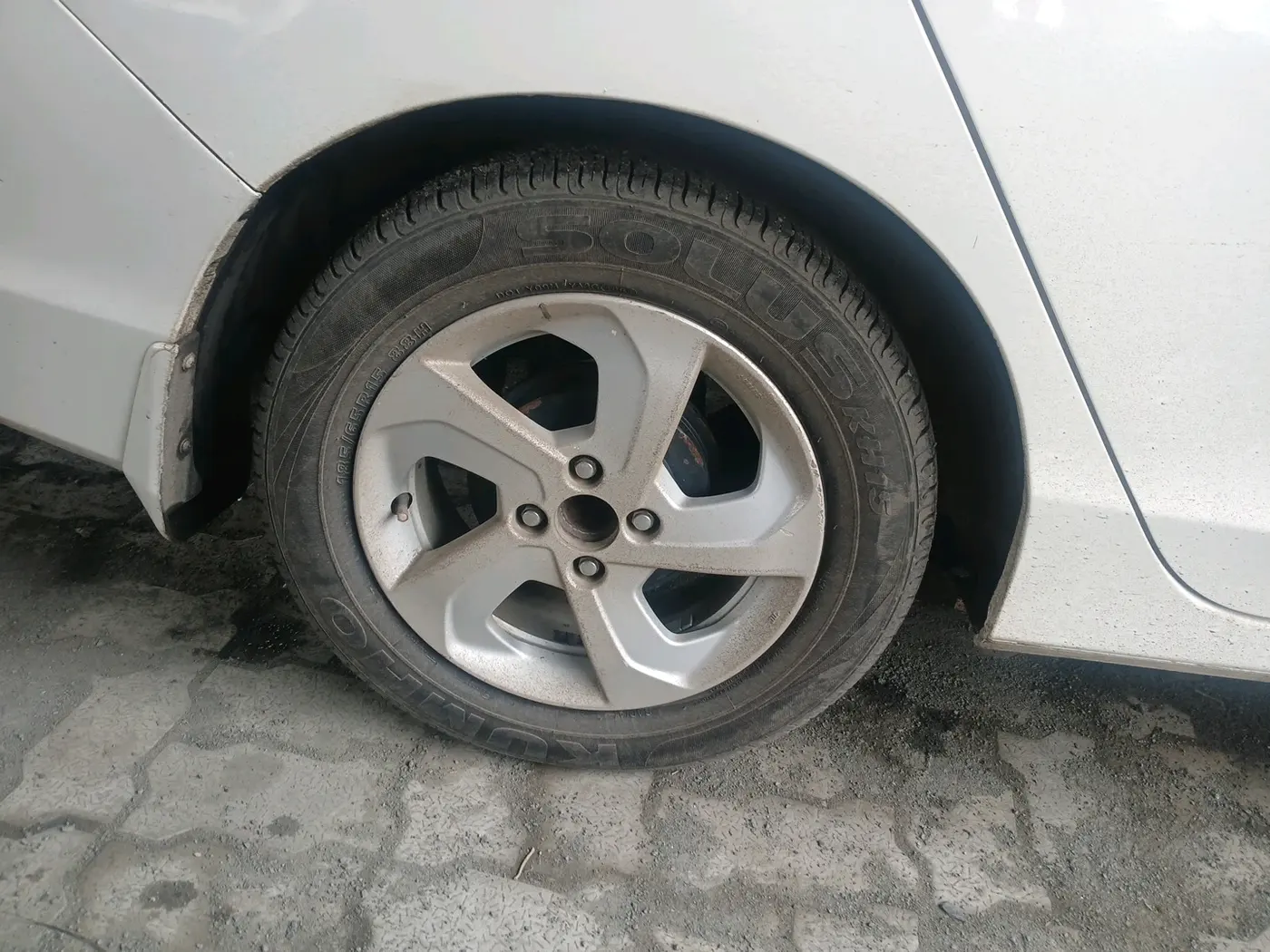 2015 Honda City 1.5L I-VTEC V MT, CNG, Manual, 1,43,719 km, tyre