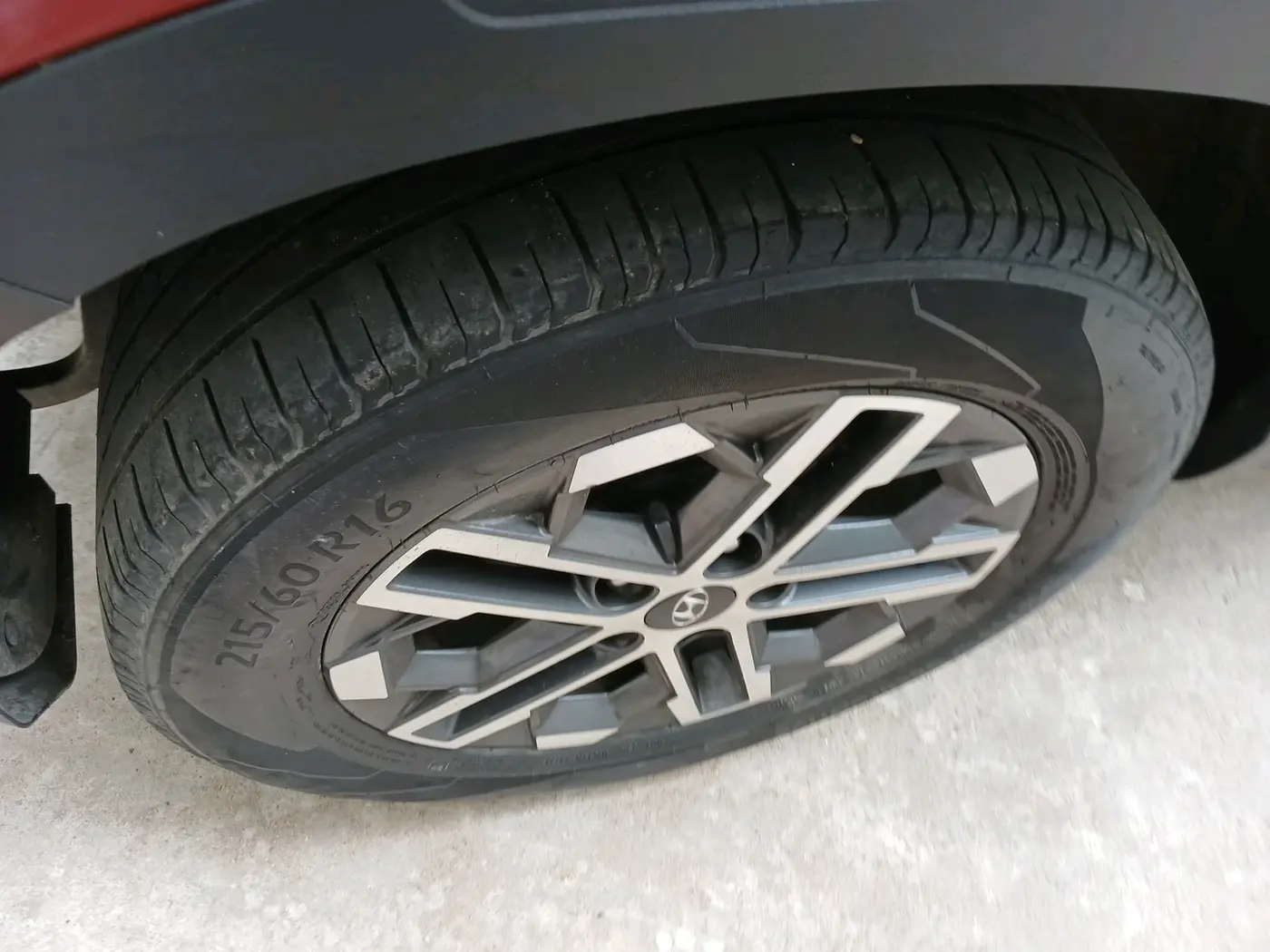 2023 Hyundai VENUE SX (O) 1.0 TURBO DCT, Petrol, Automatic, 40,104 km, tyre