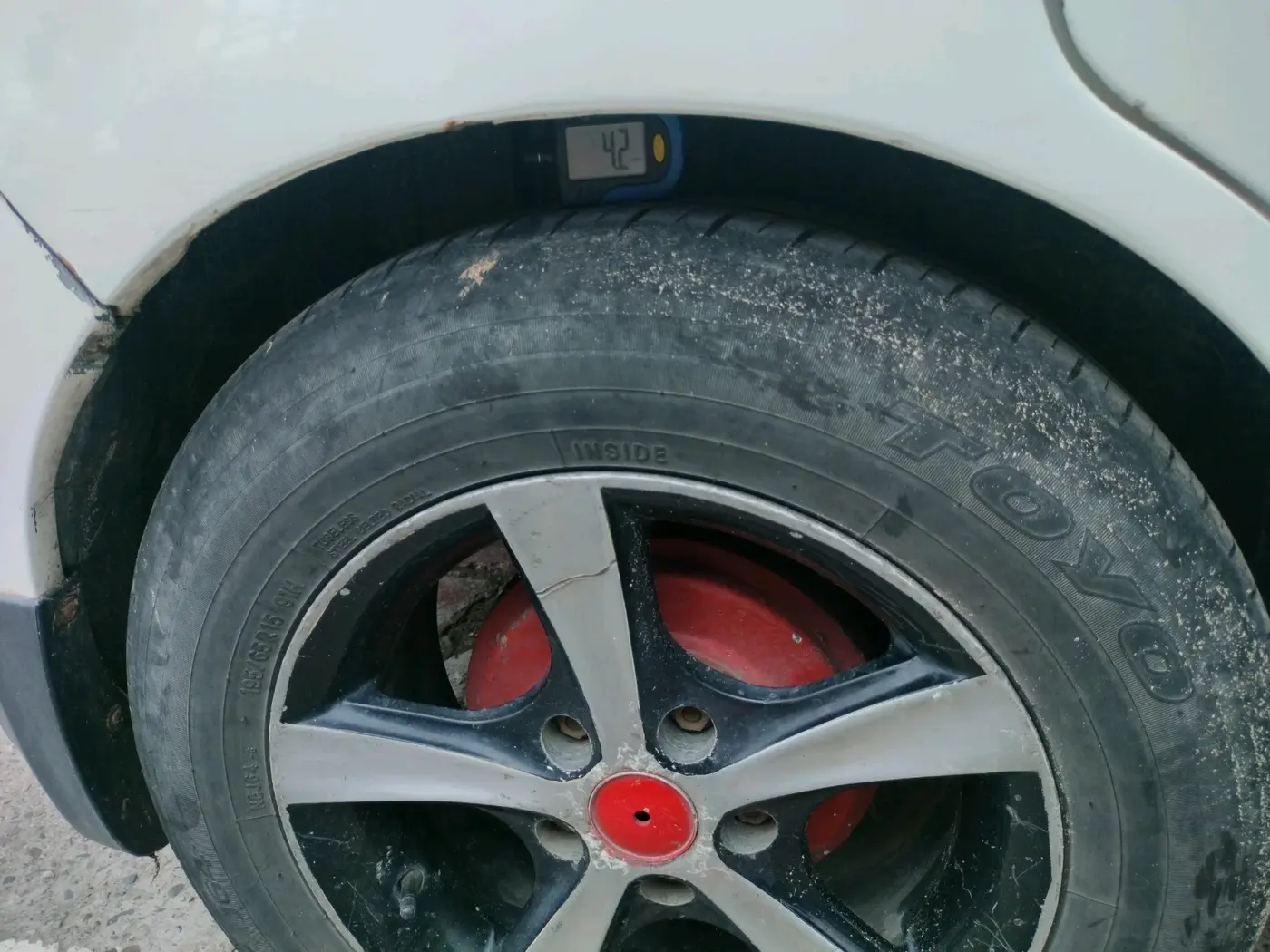 2013 Maruti Ertiga VXI, CNG, Manual, 1,53,365 km, tyre
