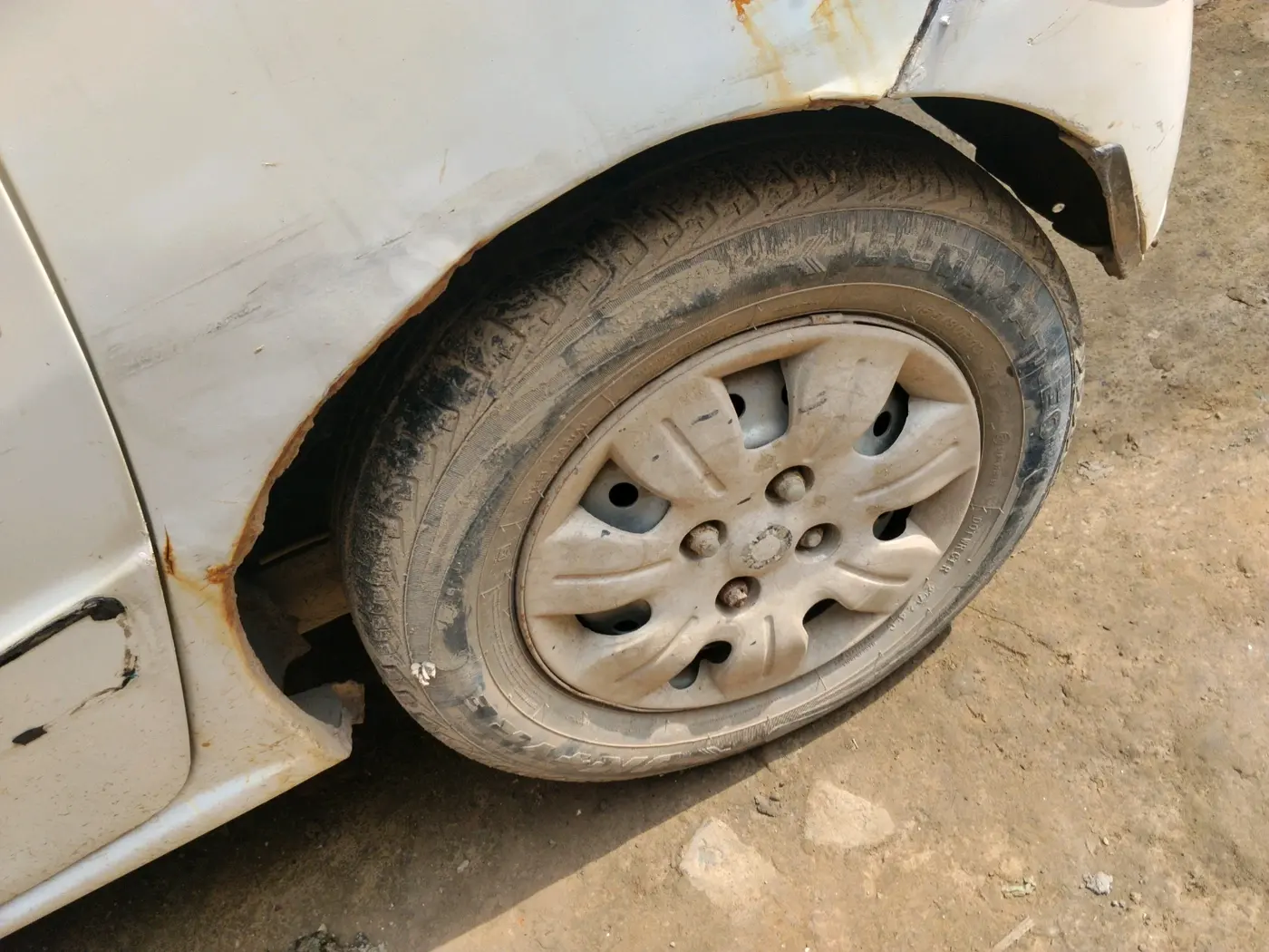 2013 Hyundai Santro Xing GL PLUS, CNG, Manual, 54,339 km, tyre