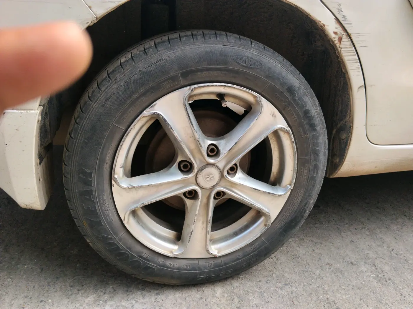 2013 Maruti Ertiga ZXI, Petrol, Manual, 56,605 km, tyre