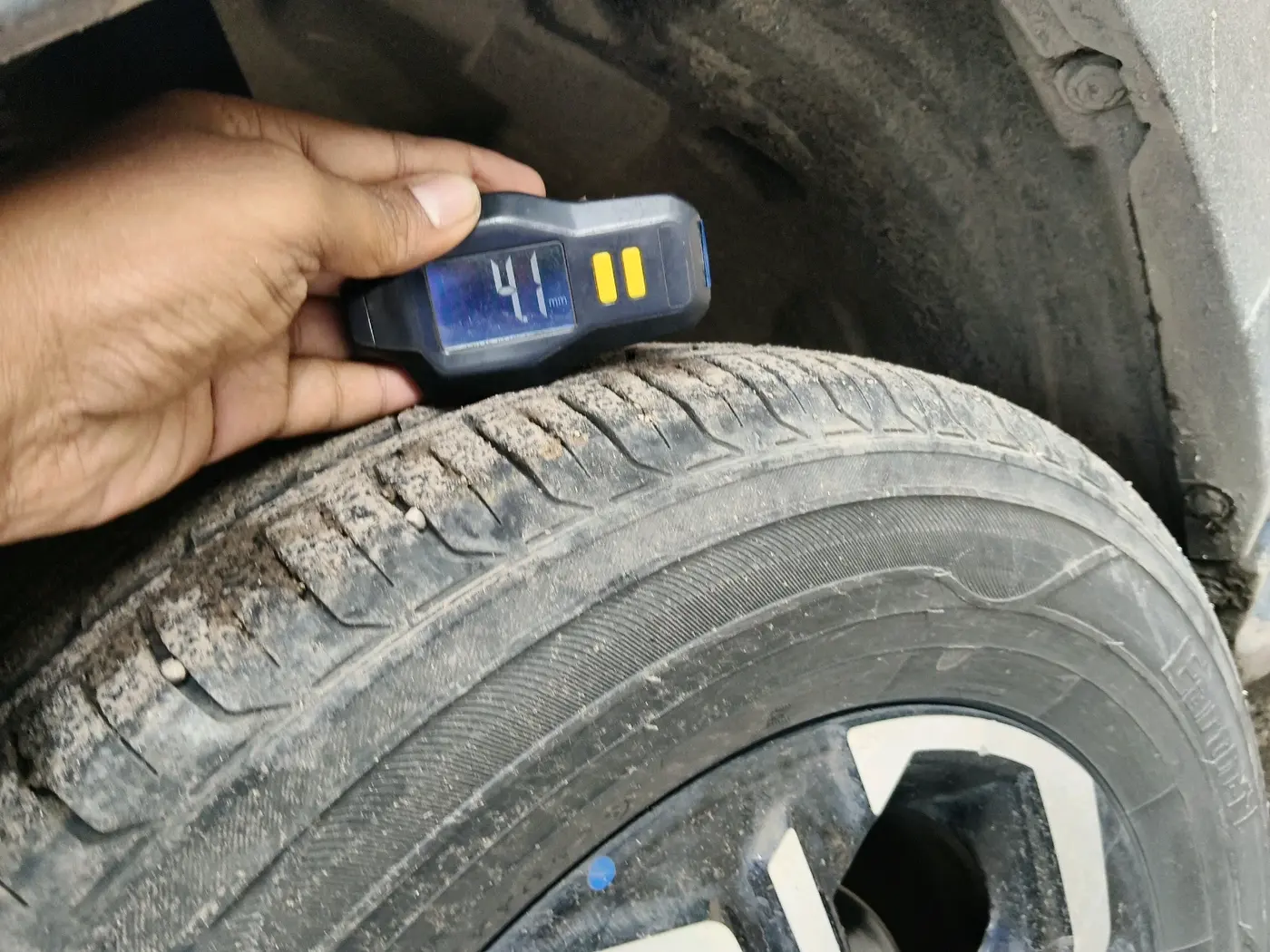 2022 Maruti BREZZA ZXI + AT SMART HYBRID, Petrol, Automatic, 1,31,185 km, tyre