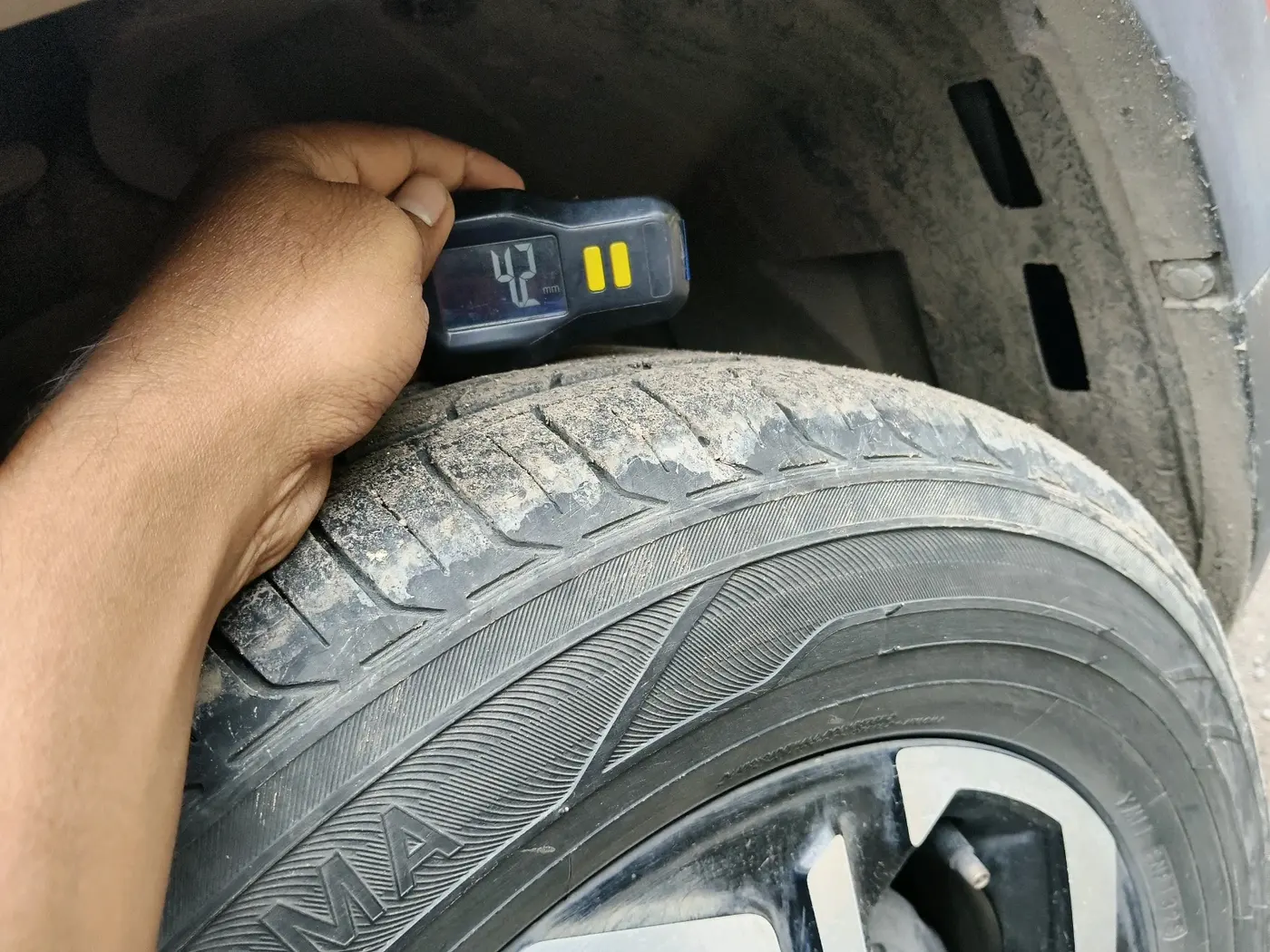 2022 Maruti BREZZA ZXI + AT SMART HYBRID, Petrol, Automatic, 1,31,185 km, tyre