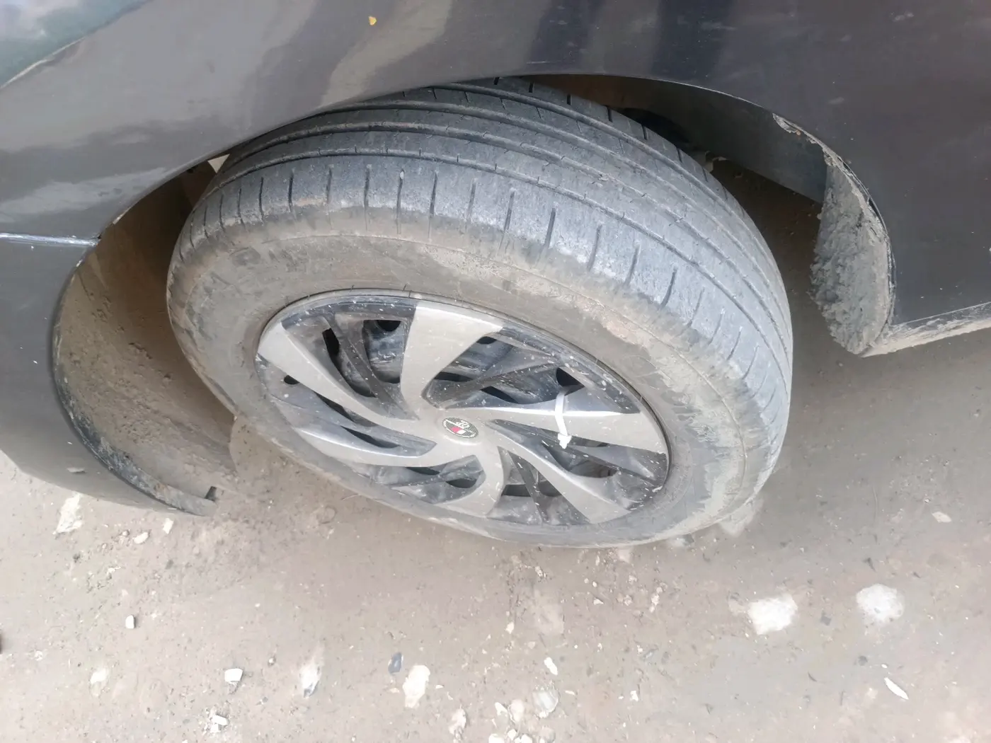 2017 Maruti Baleno DELTA PETROL 1.2, CNG, Manual, 82,435 km, tyre