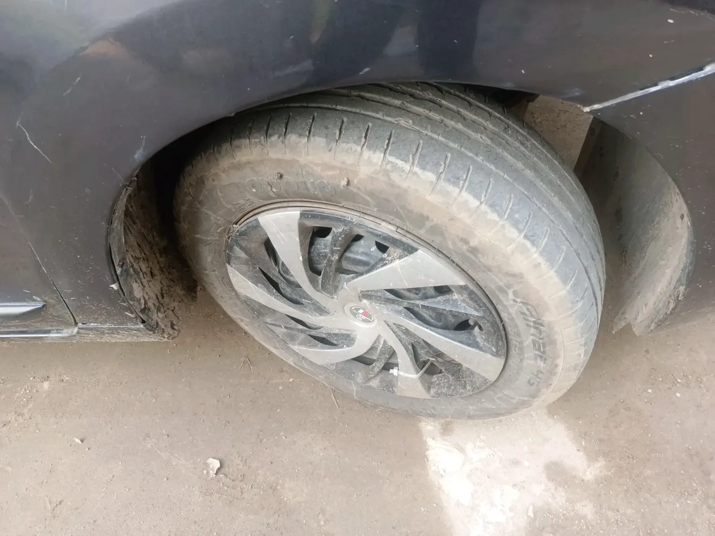 2017 Maruti Baleno DELTA PETROL 1.2, CNG, Manual, 82,435 km, tyre