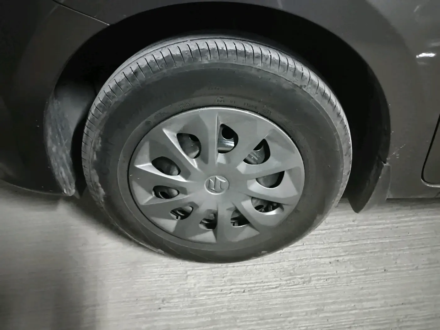 2025 Maruti Dzire VXi, Petrol, Manual, 9,619 km, tyre