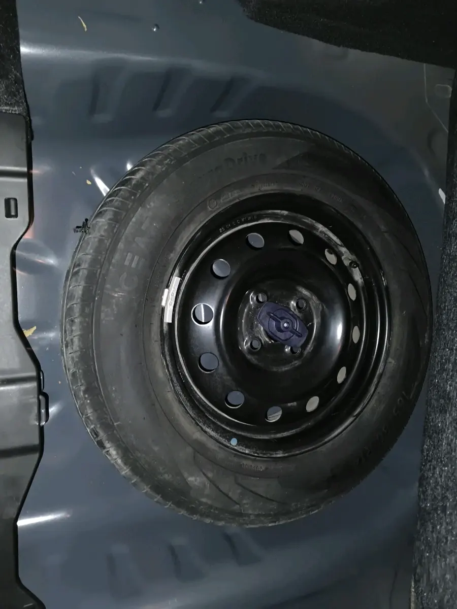 2025 Maruti Dzire VXi, Petrol, Manual, 9,619 km, tyre