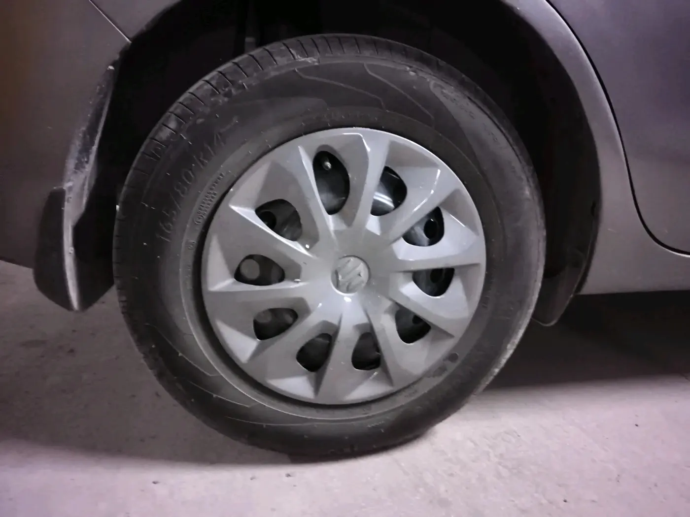 2025 Maruti Dzire VXi, Petrol, Manual, 9,619 km, tyre