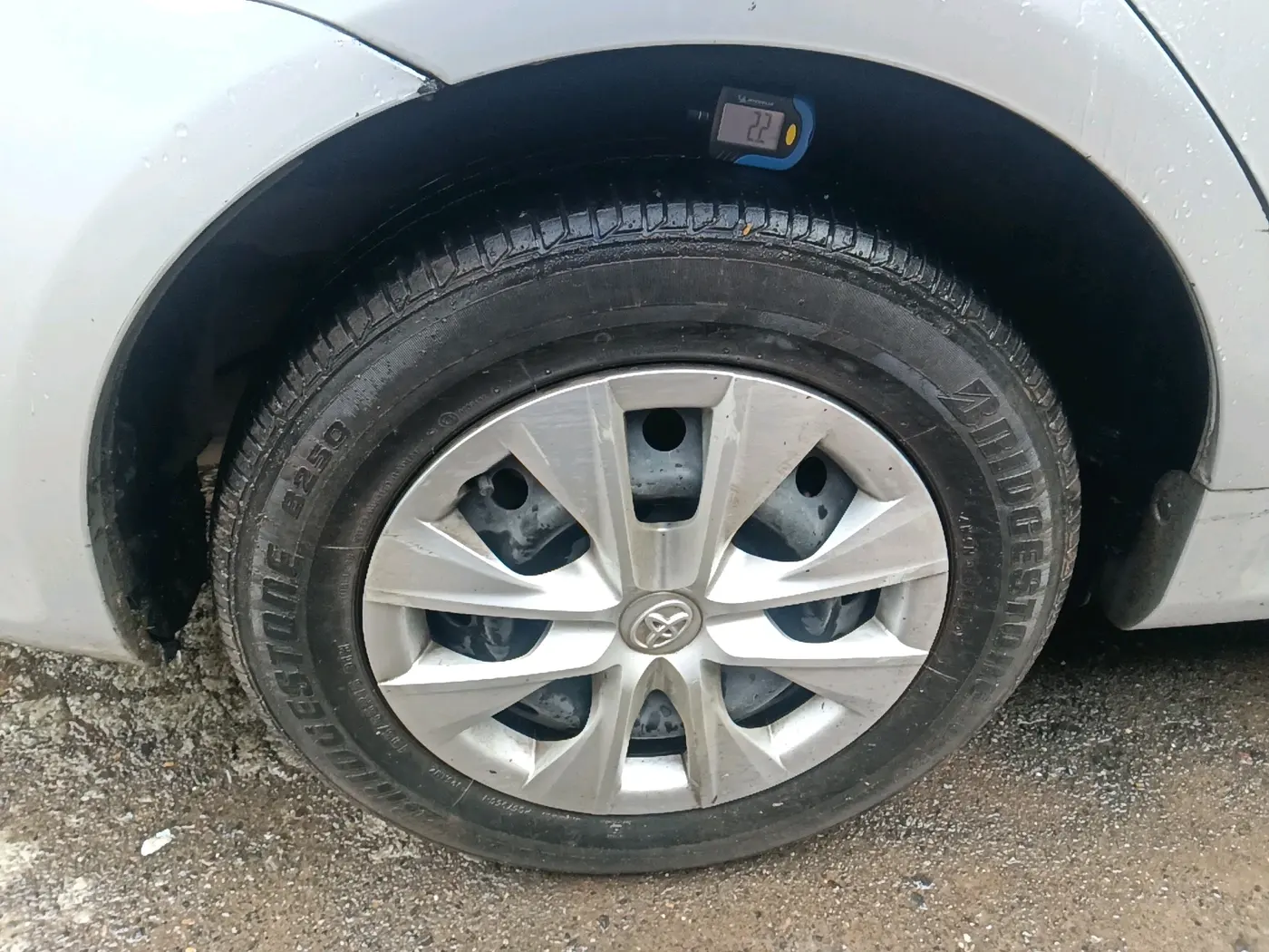 2010 Toyota Corolla Altis G DIESEL, Diesel, Manual, 2,65,652 km, tyre
