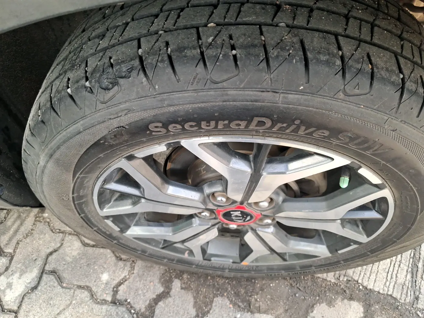 2020 KIA SELTOS GTX PLUS AT 1.5 DIESEL, Diesel, Automatic, 1,17,732 km, tyre