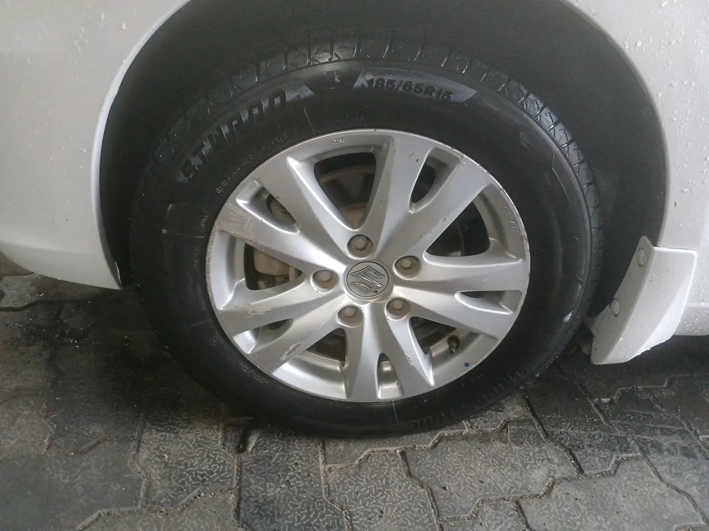 2016 Maruti Ertiga ZDI + SHVS, Diesel, Manual, 2,21,362 km, tyre