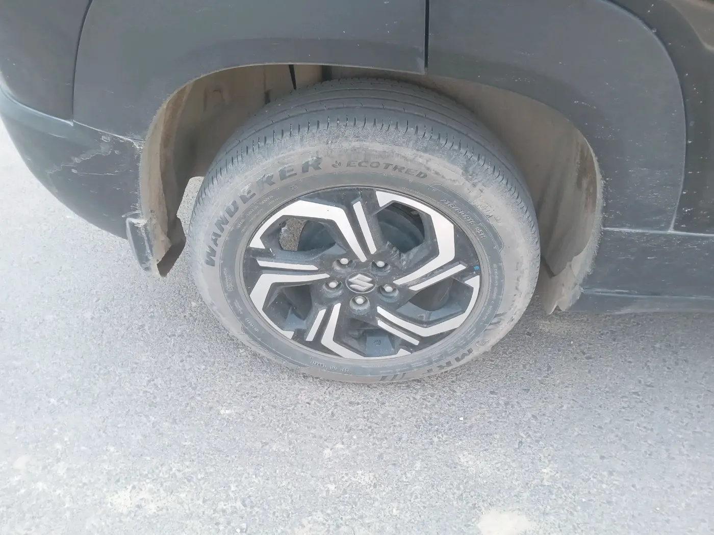 2024 Maruti BREZZA ZXI + SMART HYBRID, Petrol, Manual, 43,950 km, tyre