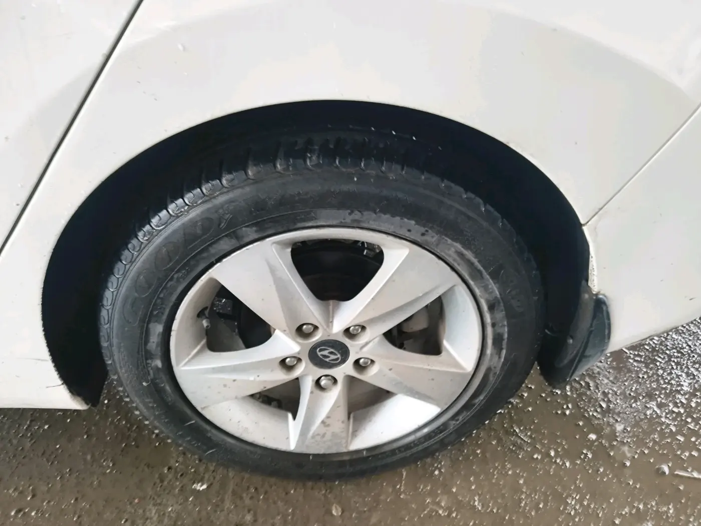 2013 Hyundai New Elantra 1.8 SX MT VTVT, Petrol, Manual, 1,50,000 km, tyre