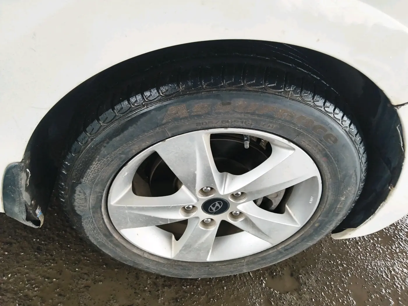 2013 Hyundai New Elantra 1.8 SX MT VTVT, Petrol, Manual, 1,50,000 km, tyre