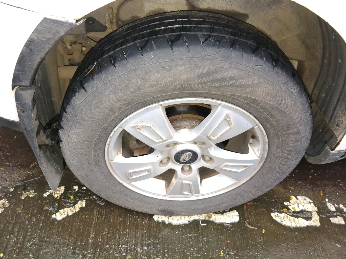 2012 Mahindra XUV500 W8, Diesel, Manual, 1,06,250 km, tyre