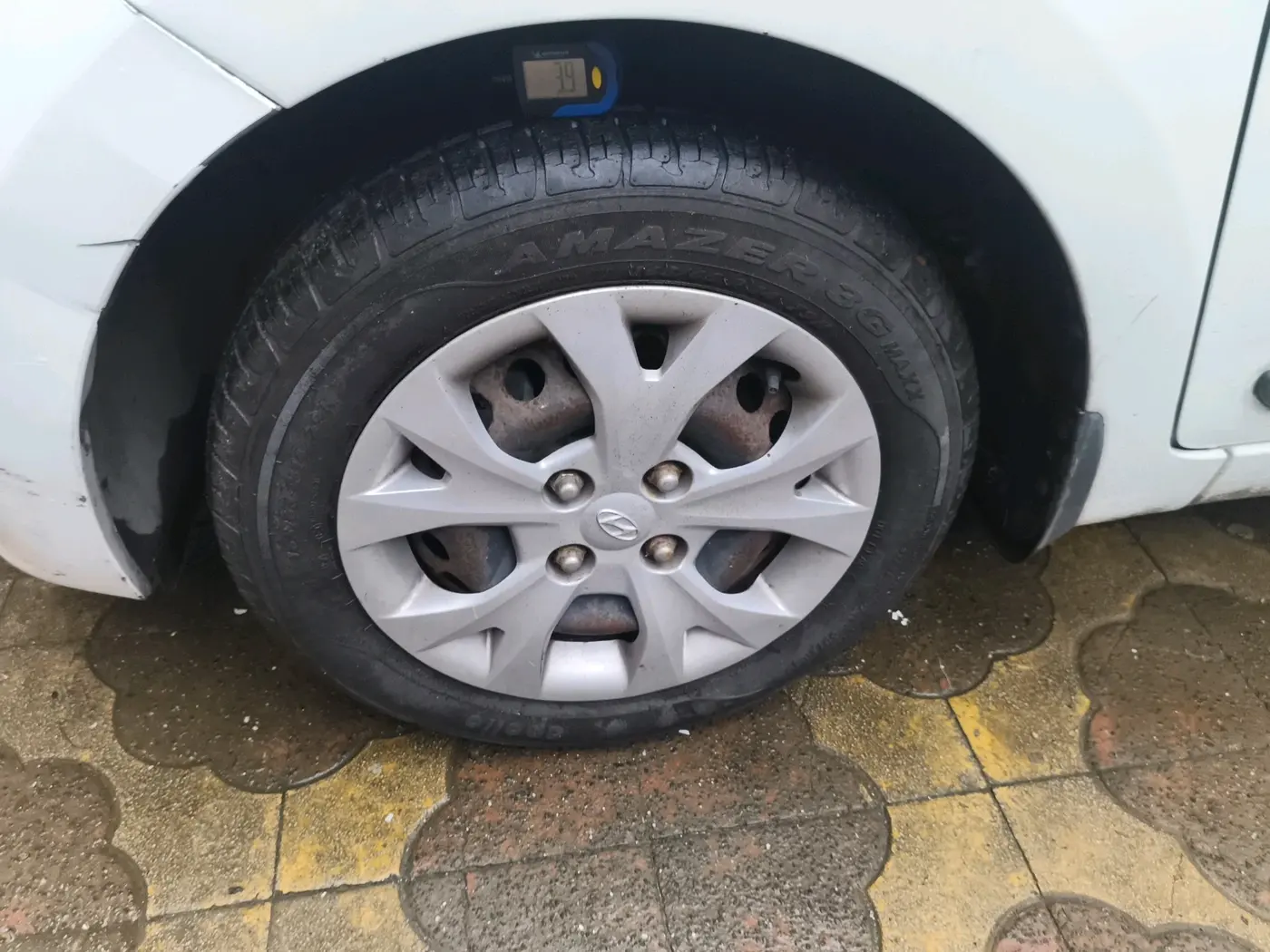 2016 Hyundai Grand i10 MAGNA AT 1.2 KAPPA VTVT, Petrol, Automatic, 8,682 km, tyre