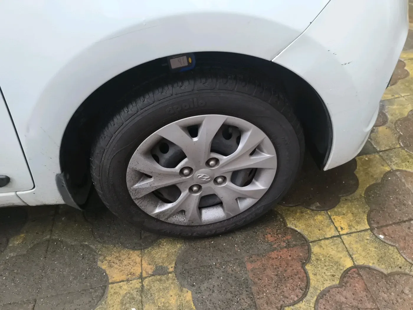 2016 Hyundai Grand i10 MAGNA AT 1.2 KAPPA VTVT, Petrol, Automatic, 8,682 km, tyre