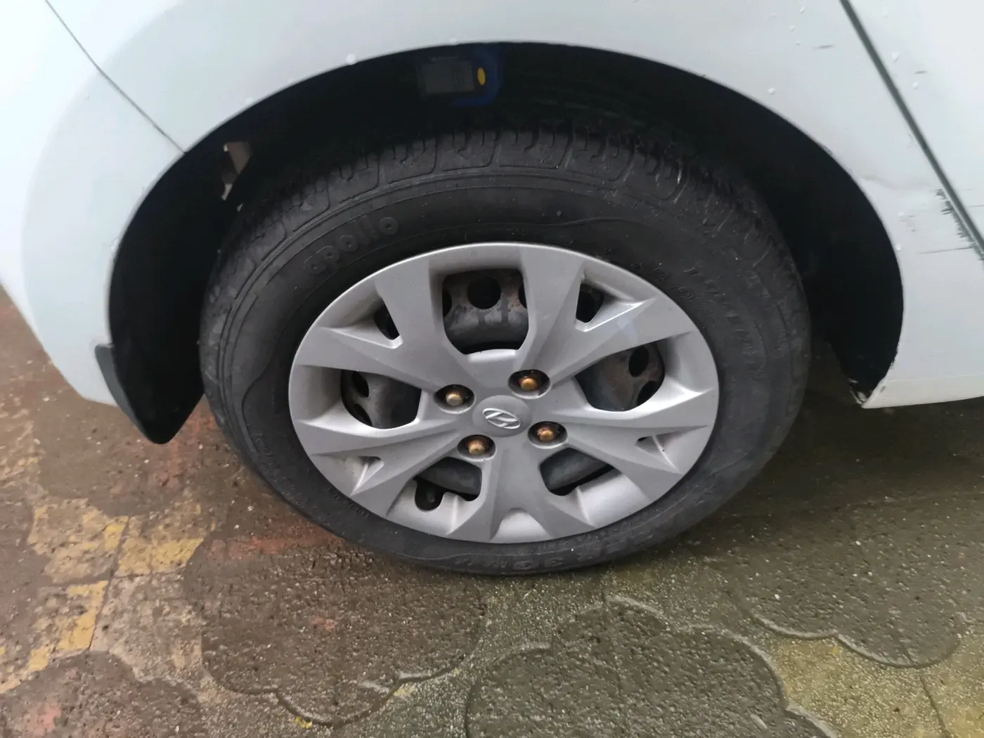 2016 Hyundai Grand i10 MAGNA AT 1.2 KAPPA VTVT, Petrol, Automatic, 8,682 km, tyre