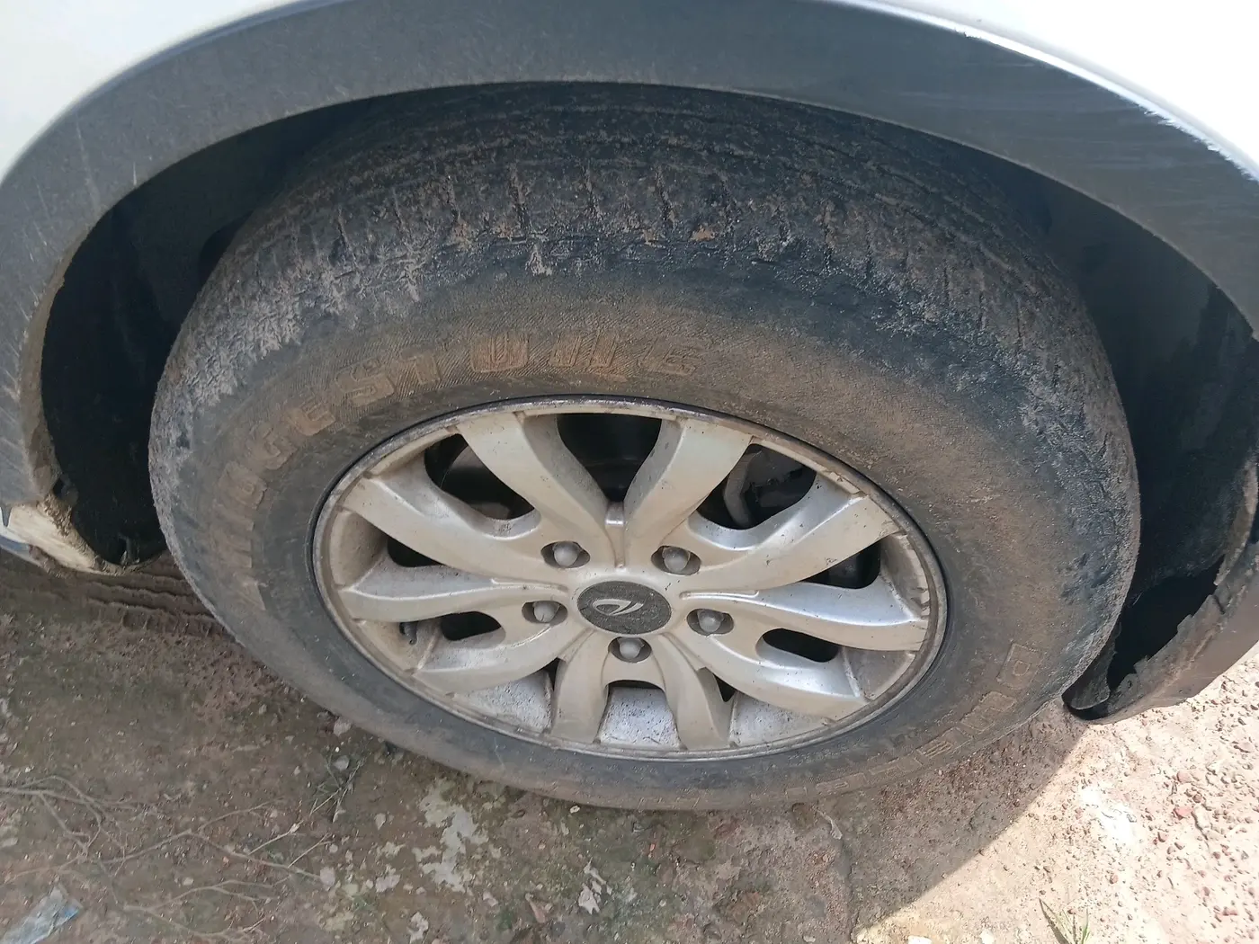 2016 Mahindra XUV500 W8, Diesel, Manual, 1,30,469 km, tyre