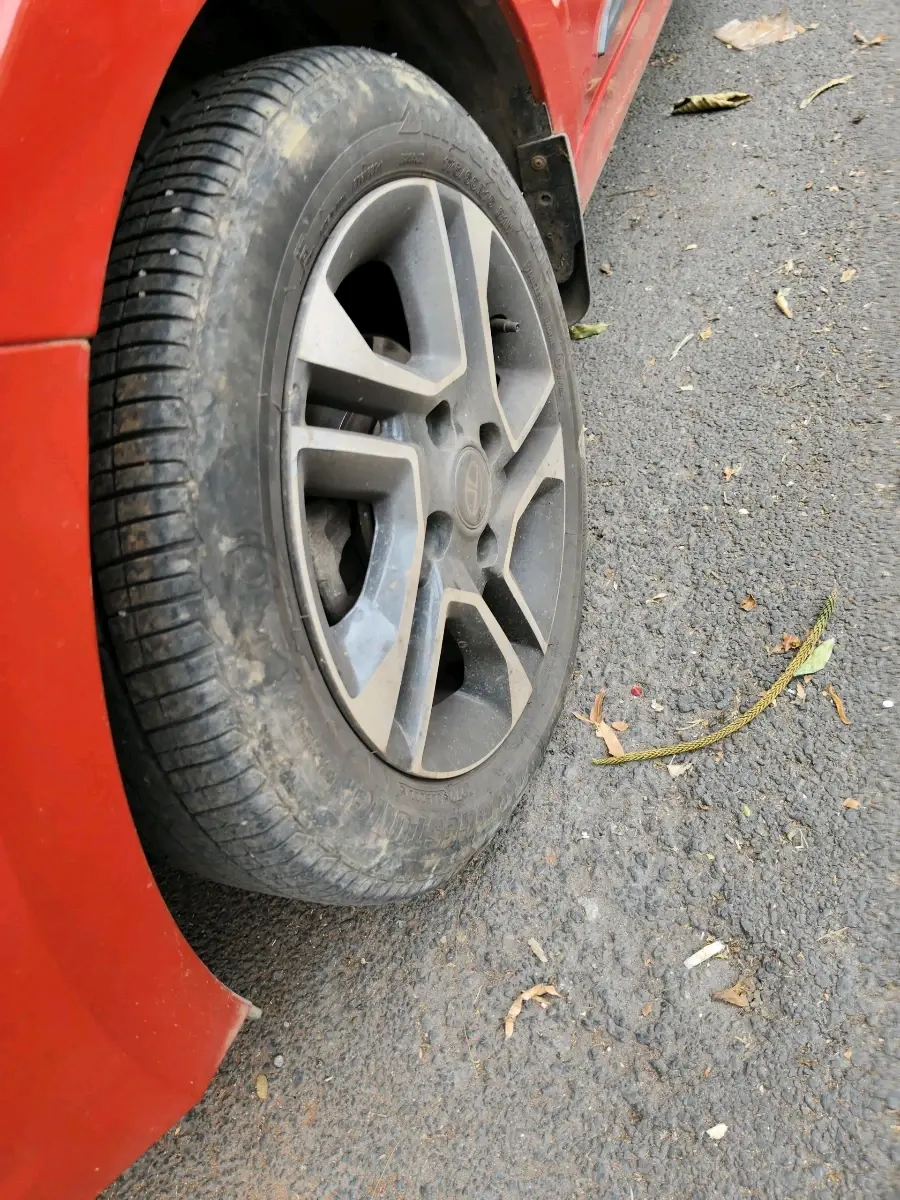 2021 Tata Tiago XZ PLUS PETROL, Petrol, Manual, 36,748 km, tyre