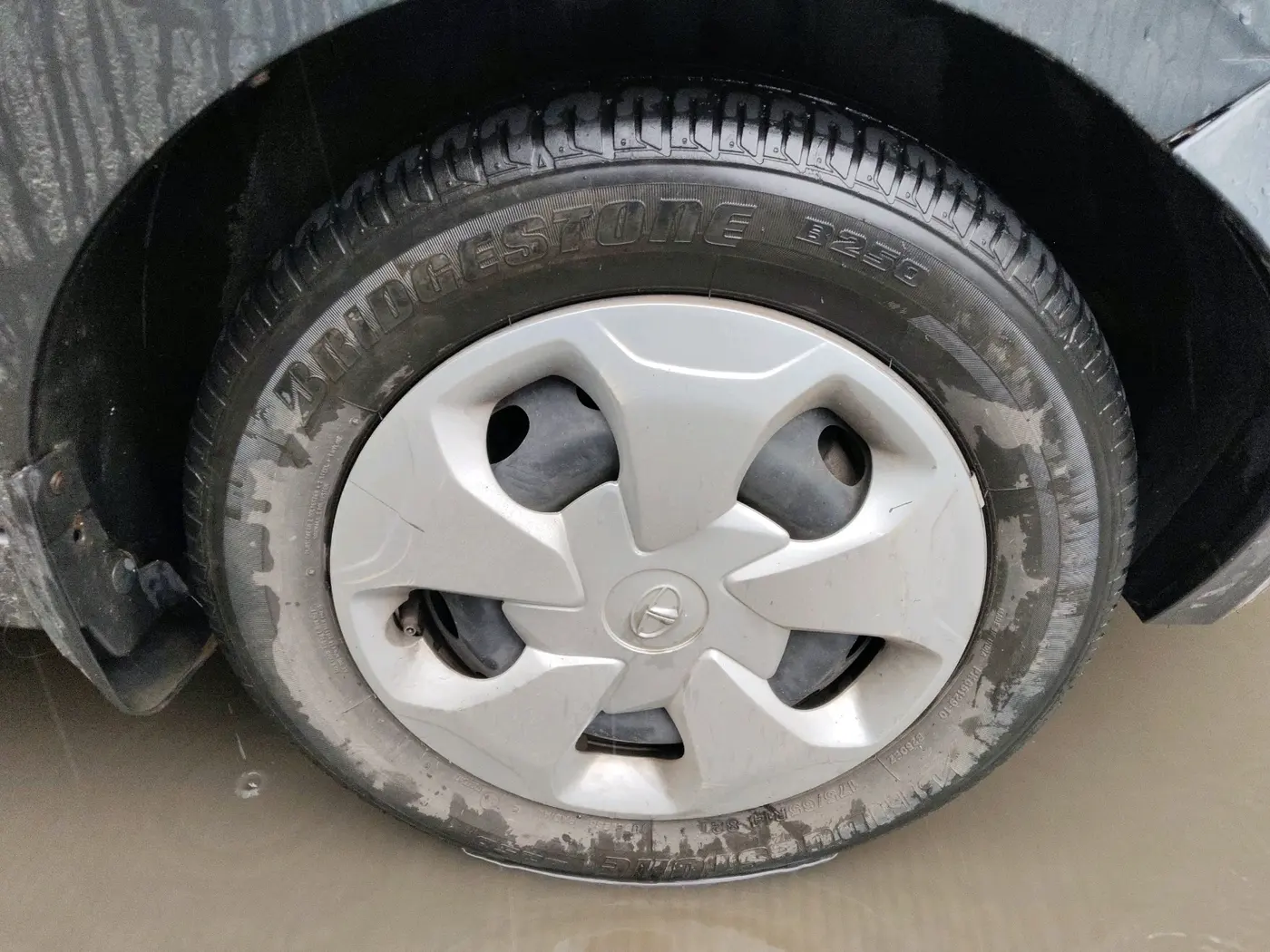 2022 Tata Tiago XT CNG, CNG, Manual, 33,109 km, tyre