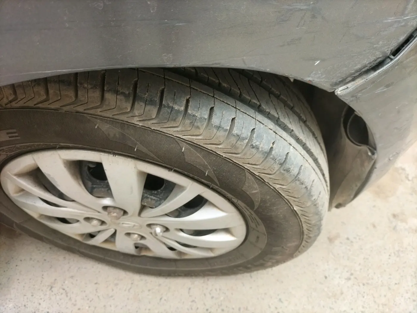 2013 Hyundai i10 SPORTZ 1.2, CNG, Manual, 75,746 km, tyre