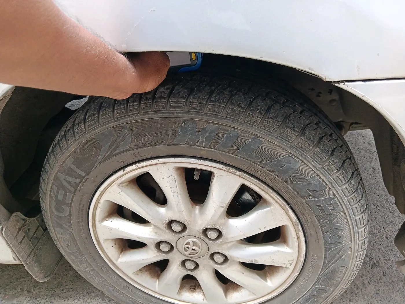 2014 Toyota Innova 2.5 VX 8 STR, Diesel, Manual, 78,759 km, tyre