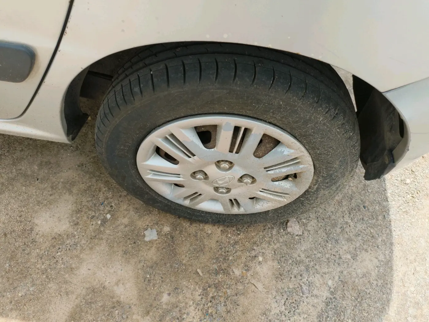 2011 Hyundai Santro Xing GLS LPG, Petrol, Manual, 99,787 km, tyre
