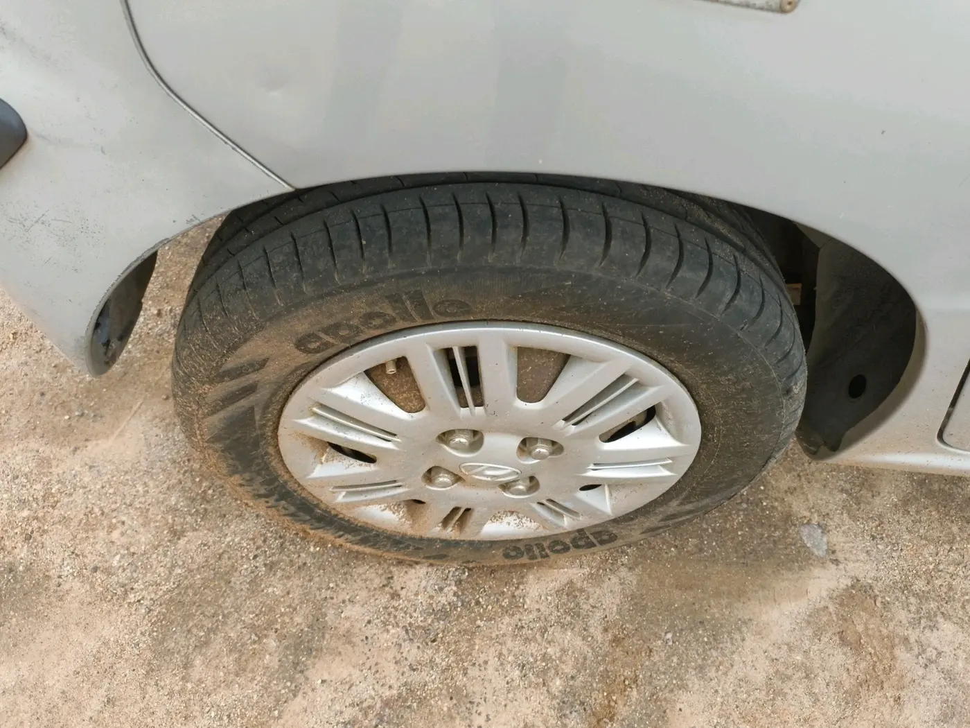 2011 Hyundai Santro Xing GLS LPG, Petrol, Manual, 99,787 km, tyre